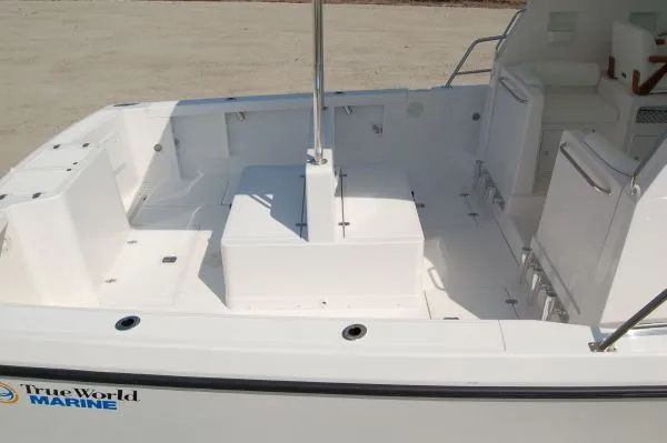 Slide: The Image of True World Marine 34 OFFSHORE WALKAROUND 2009 - 9