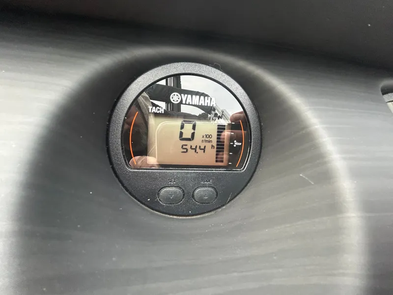 Slide: The Image of Yamaha tachometer on Bennington 23 LSB 2023 boat. - 5