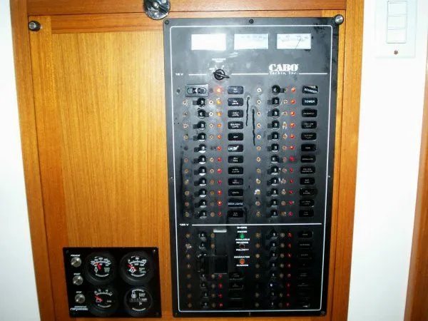 Slide: The Image of Cabo 31 Express 2002 - 4