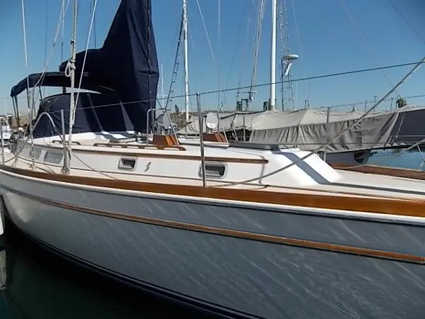 Slide: The Image of Gulfstar 44 Sloop 1981 - 2
