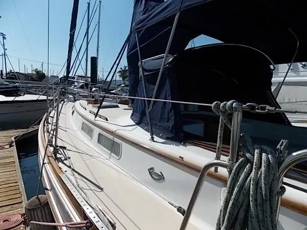 Slide: The Image of Gulfstar 44 Sloop 1981 - 4