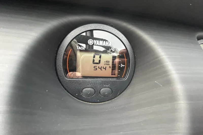 Slide: The Image of Yamaha tachometer on 2023 Bennington L 23 Swingback, displaying 544 hours. - 6