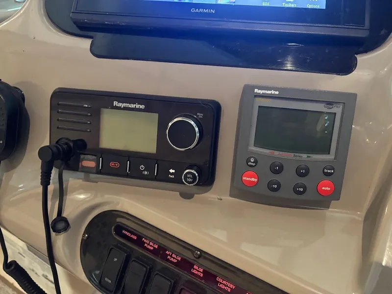 Slide: The Image of 2004 Cruisers Yachts 370 Express 16 - 16