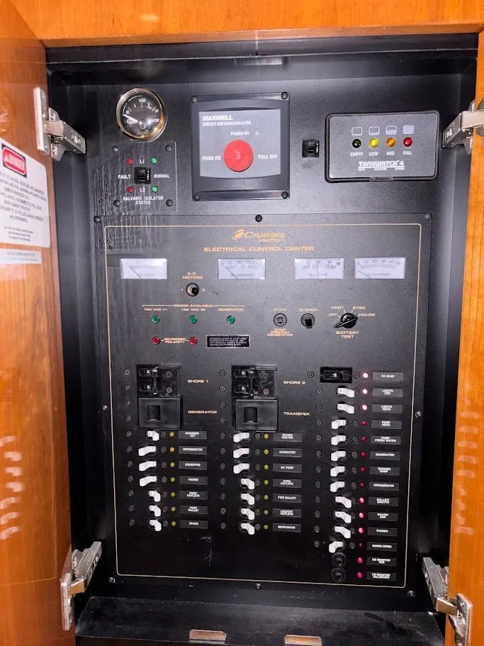 Slide: The Image of 2004 Cruisers Yachts 370 Express 27 - 27