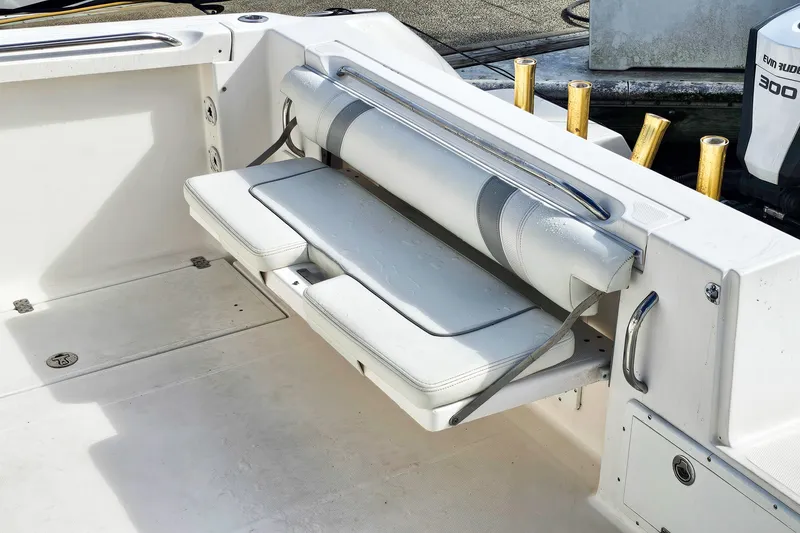 Slide: The Image of 2005 Wellcraft 290 Coastal boat with foldable seating and rod holders. - 22