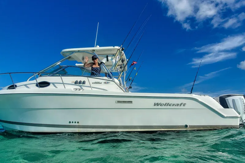 Slide: The Image of 2005 Wellcraft 290 Coastal boat on clear water under blue sky. - 5