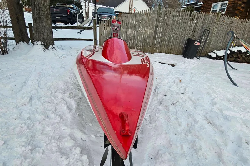 Slide: The Image of 1987 De Silva F Class Race boat in snowy yard, red and white design. - 22