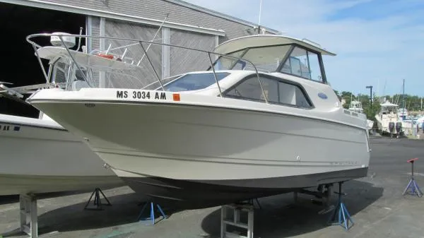 Slide: The Image of Bayliner 242 Hardtop Express Cruiser 2005 - 1