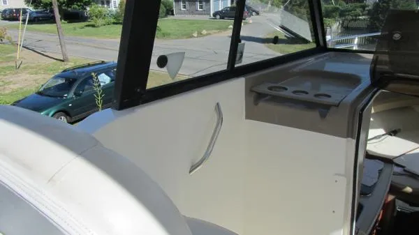 Slide: The Image of Bayliner 242 Hardtop Express Cruiser 2005 - 10