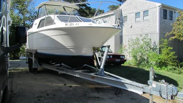 Slide: The Image of Bayliner 242 Hardtop Express Cruiser 2005 - 3