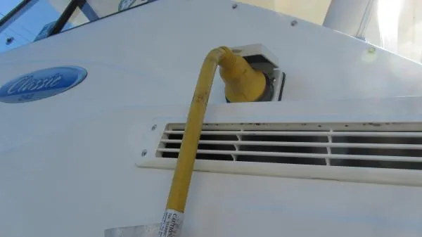Slide: The Image of Bayliner 242 Hardtop Express Cruiser 2005 - 4