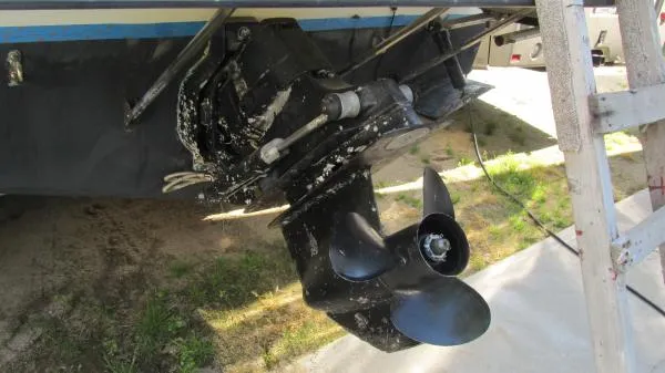 Slide: The Image of Bayliner 242 Hardtop Express Cruiser 2005 - 5