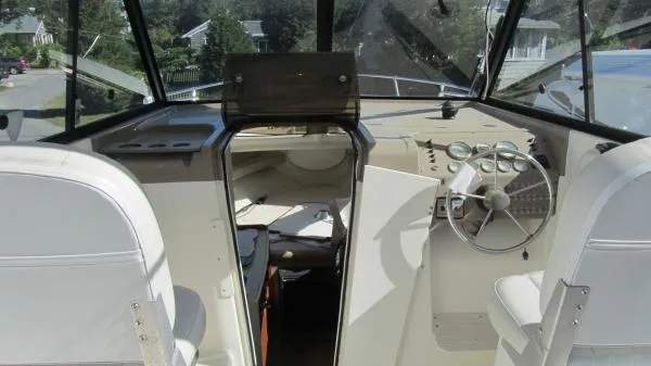 Slide: The Image of Bayliner 242 Hardtop Express Cruiser 2005 - 8