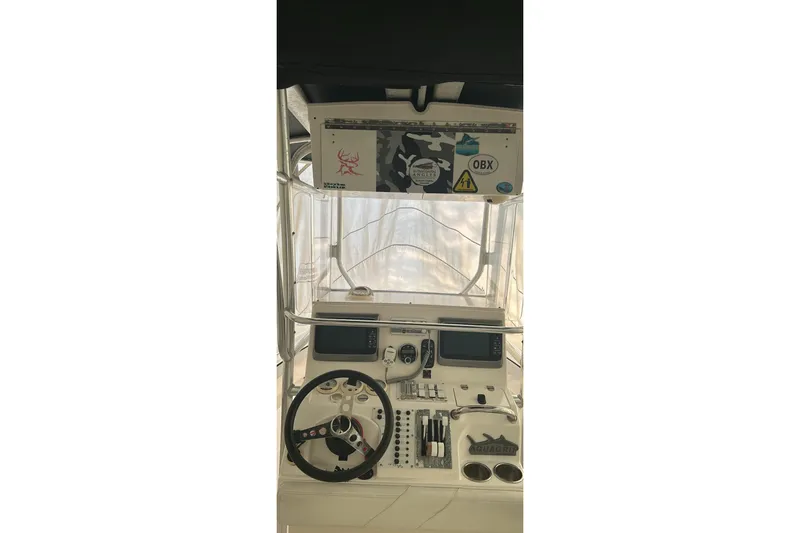 Slide: The Image of 2007 Fountain 23 Center Console boat dashboard with steering wheel and navigation equipment. - 4