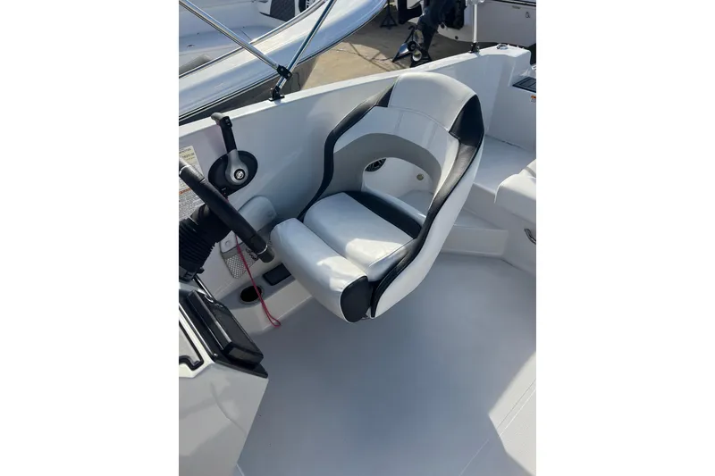 Slide: The Image of Captain's seat in 2022 Starcraft SVX 191 OB boat cockpit. - 5