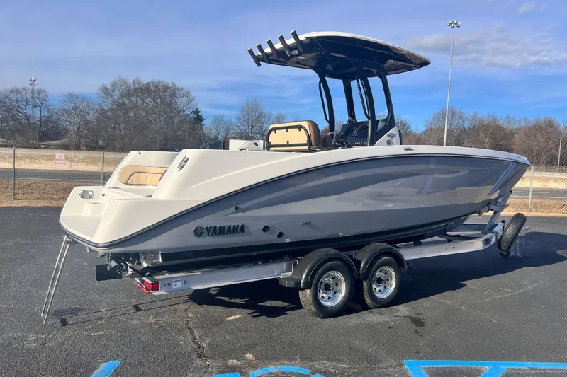 Slide: The Image of 2026 Yamaha Boats 255 FSH Sport E on trailer outdoors. - 3