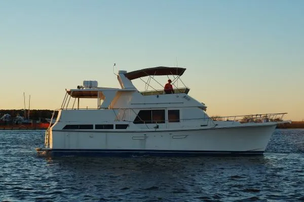 Slide: The Image of Marine Trader 47 Tradewinds 1988 - 3