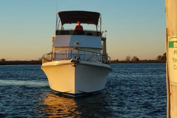 Slide: The Image of Marine Trader 47 Tradewinds 1988 - 7