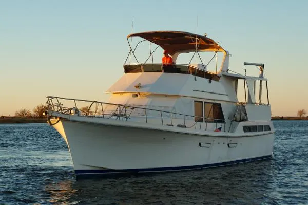 Slide: The Image of Marine Trader 47 Tradewinds 1988 - 9