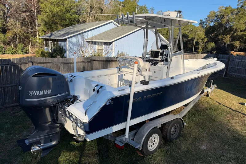 Slide: The Image of 2015 Sea Hunt Ultra 225 boat with Yamaha engine on trailer in backyard. - 16