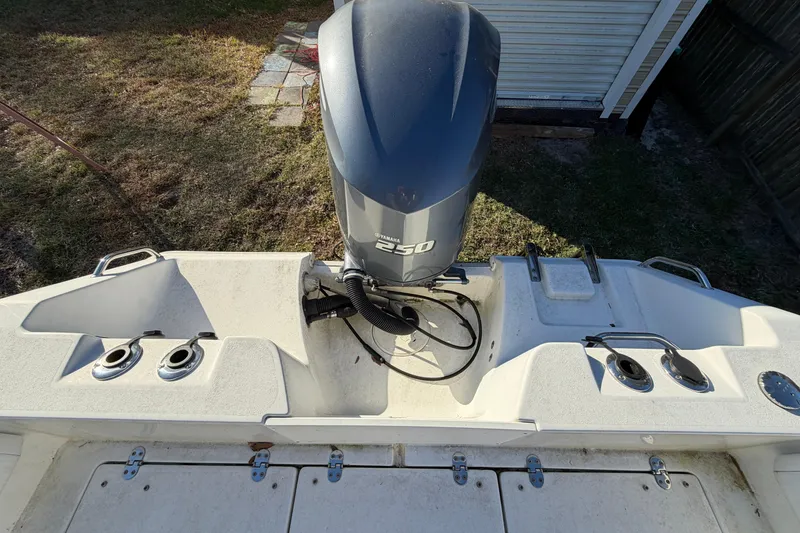 Slide: The Image of 2015 Sea Hunt Ultra 225 boat with Yamaha 250 outboard motor, rear view. - 60