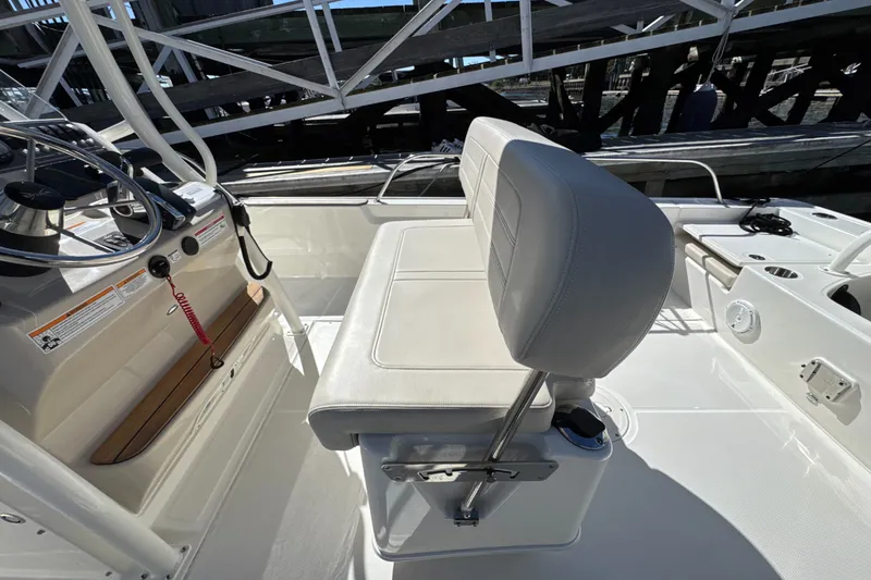 Slide: The Image of Boston Whaler 210 Montauk 2024 - 14