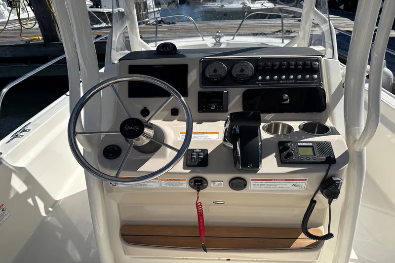 Slide: The Image of Boston Whaler 210 Montauk 2024 - 15
