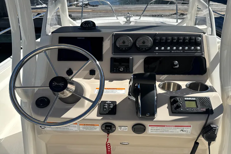 Slide: The Image of Boston Whaler 210 Montauk 2024 - 16