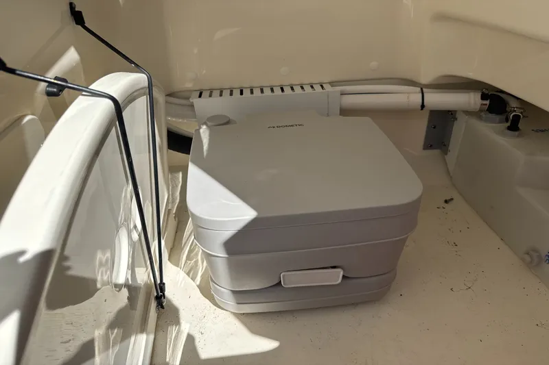 Slide: The Image of Boston Whaler 210 Montauk 2024 - 21