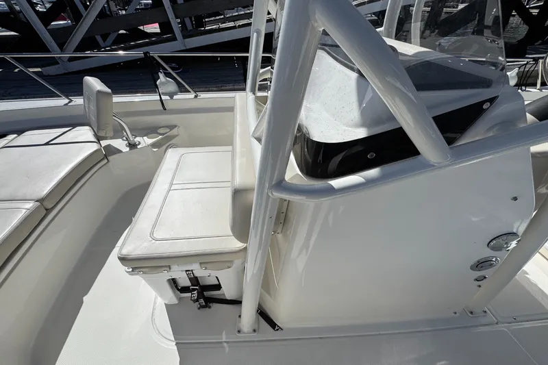 Slide: The Image of Boston Whaler 210 Montauk 2024 - 22