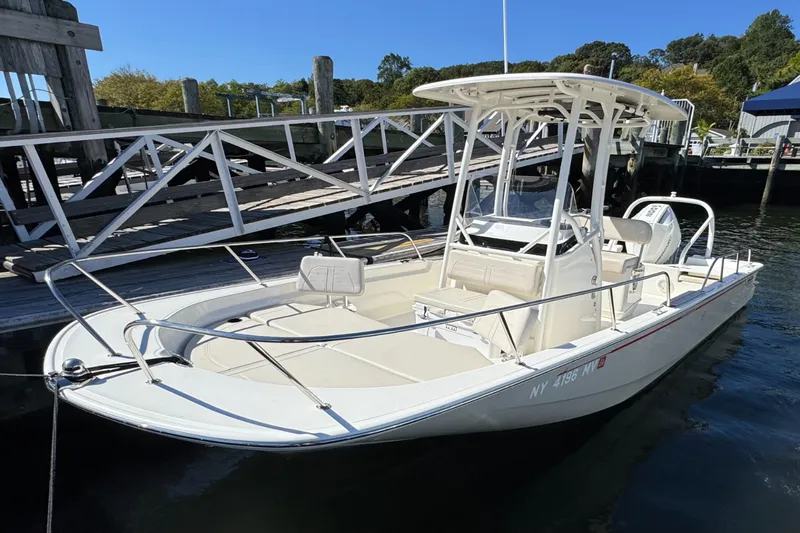 Slide: The Image of Boston Whaler 210 Montauk 2024 - 3