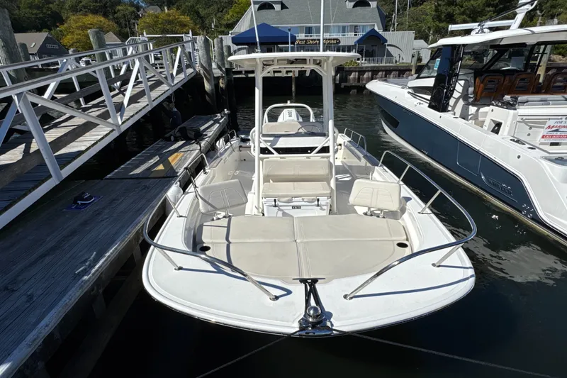 Slide: The Image of Boston Whaler 210 Montauk 2024 - 4