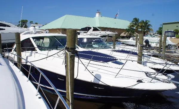 Slide: The Image of Sea Ray 48 Sundancer With Lift 2006 - 1