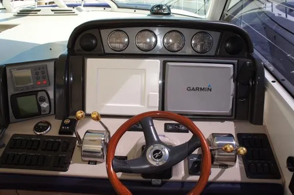 Slide: The Image of Sea Ray 48 Sundancer With Lift 2006 - 10