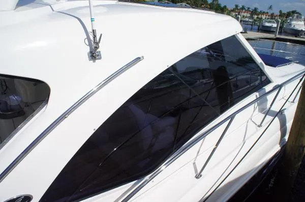 Slide: The Image of Sea Ray 48 Sundancer With Lift 2006 - 2