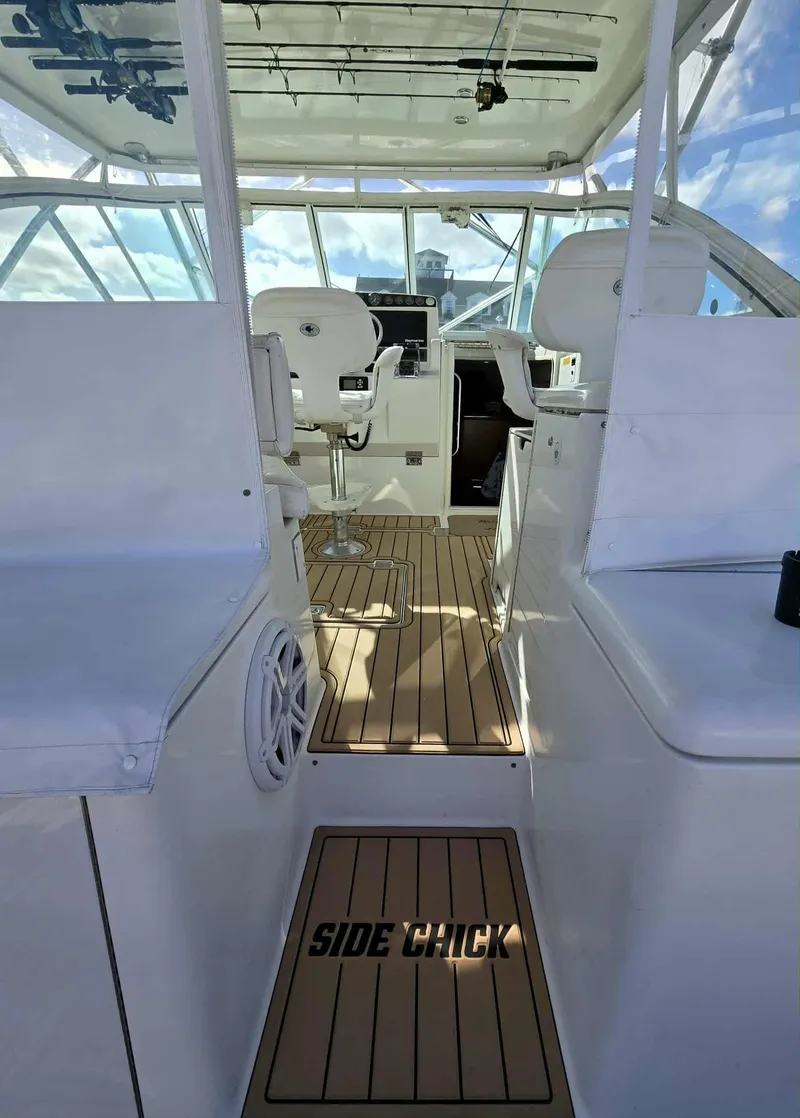 Slide: The Image of Interior of a 2002 Rampage 38 Express yacht with "Side Chick" mat. - 20