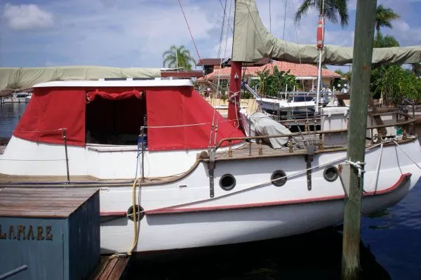 Slide: The Image of Island Trader 51 Ketch 1984 - 5