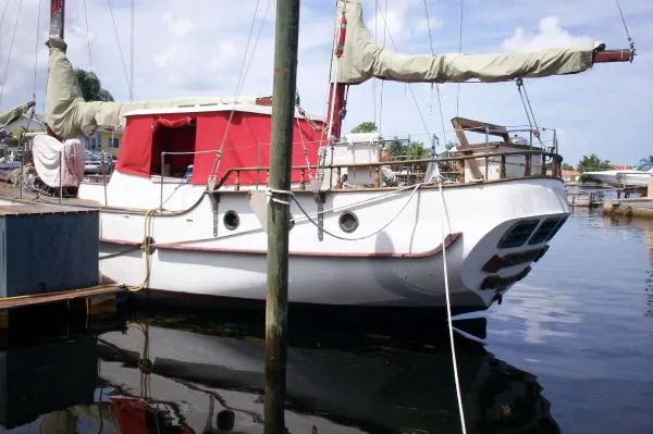 Slide: The Image of Island Trader 51 Ketch 1984 - 6