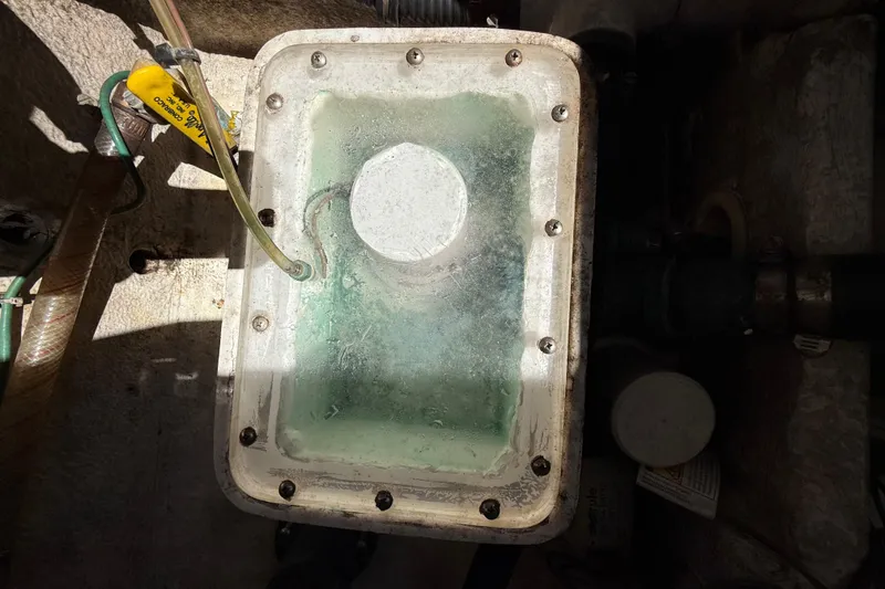 Slide: The Image of Clear tank with green liquid inside a 2008 Intrepid 377 Walkaround boat. - 182