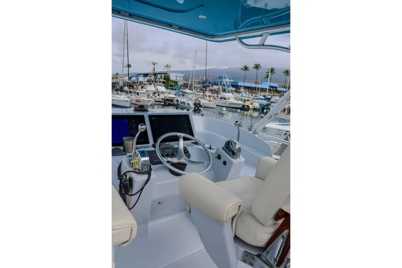 Slide: The Image of Helm of 2001 Black Watch 40 boat with marina view. - 22