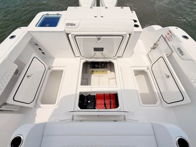Slide: The Image of Intrepid 35 PANACEA 2026 with open storage and battery compartment. - 39