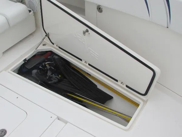 Slide: The Image of SeaVee 390 2008 - 9