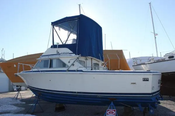Slide: The Image of Bertram 28 Flybridge CRUISER 1985 - 0
