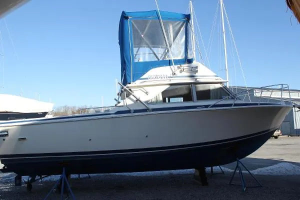 Slide: The Image of Bertram 28 Flybridge CRUISER 1985 - 1