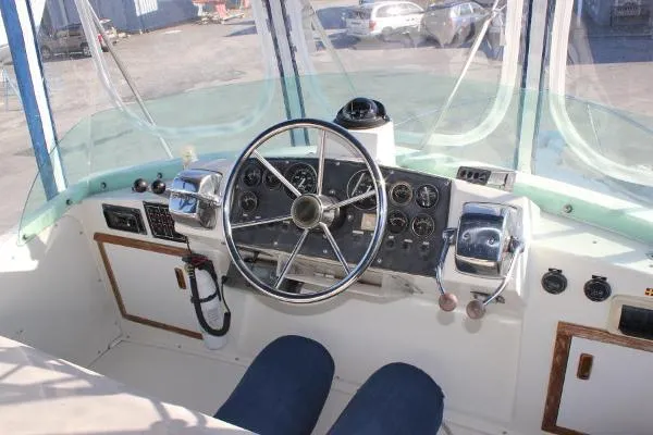 Slide: The Image of Bertram 28 Flybridge CRUISER 1985 - 10