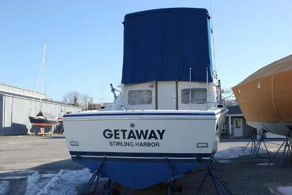 Slide: The Image of Bertram 28 Flybridge CRUISER 1985 - 3