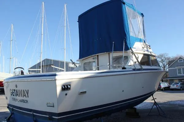 Slide: The Image of Bertram 28 Flybridge CRUISER 1985 - 4