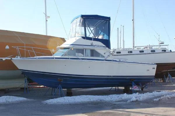 Slide: The Image of Bertram 28 Flybridge CRUISER 1985 - 5