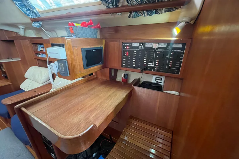 Slide: The Image of Interior of 1999 Hunter 460 yacht with cozy seating and wooden table. - 29