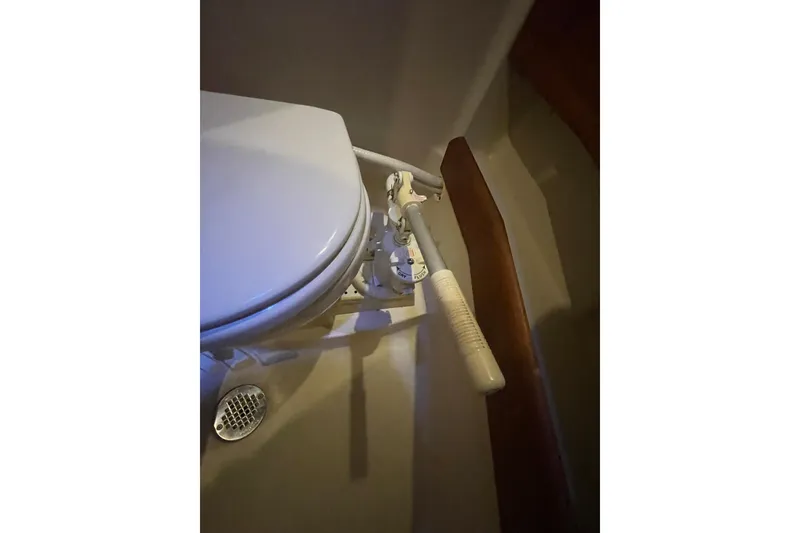 Slide: The Image of VHF radio and control panel on a 1999 Hunter 460 sailboat. - 39